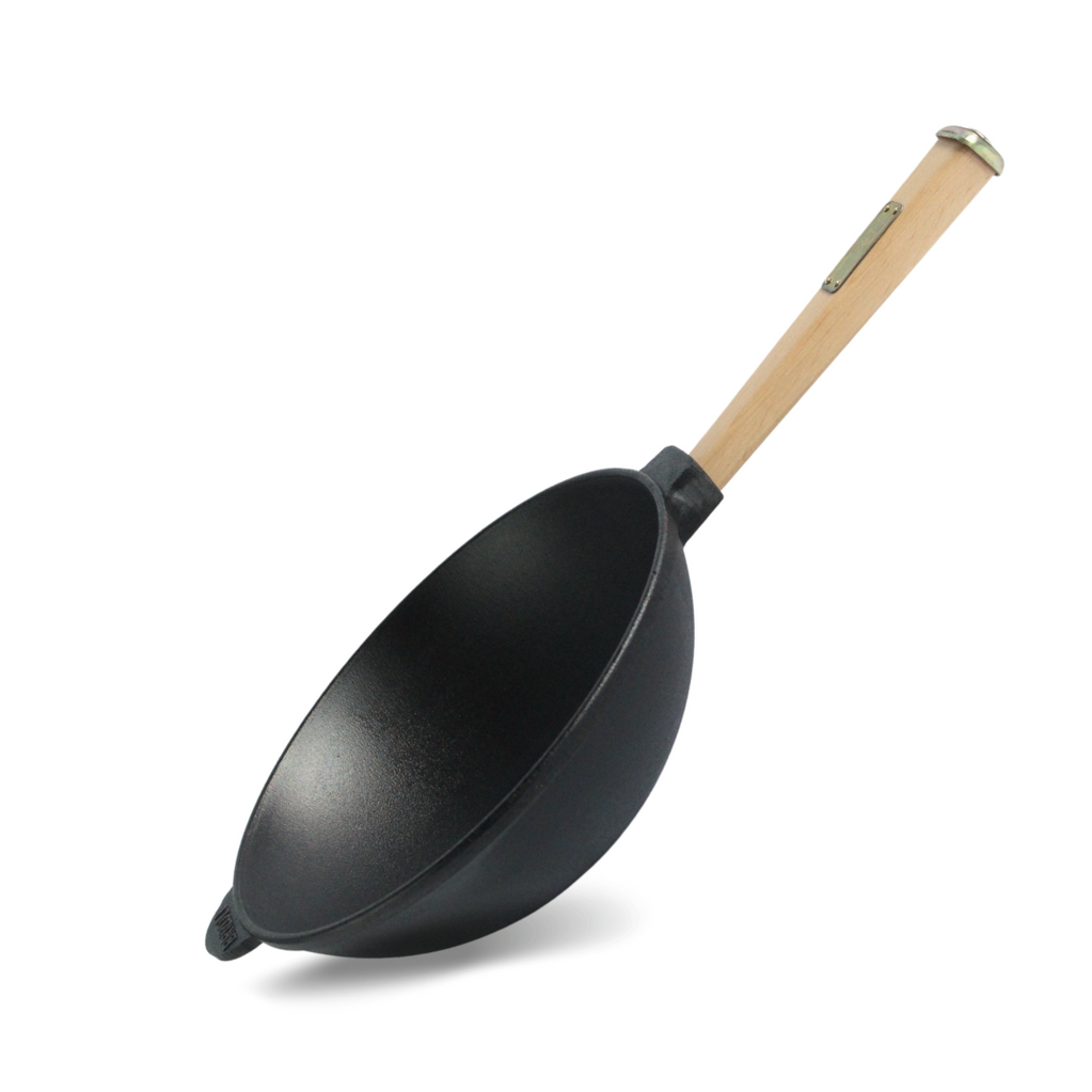 Cast iron frying pan with wooden handle WOK 2.2 l