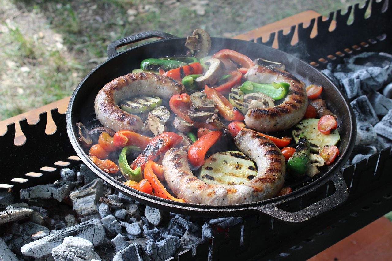 Cast iron asian cauldron 8 L WITH A GRILL LID-FRYING PAN, with a stand and a bag