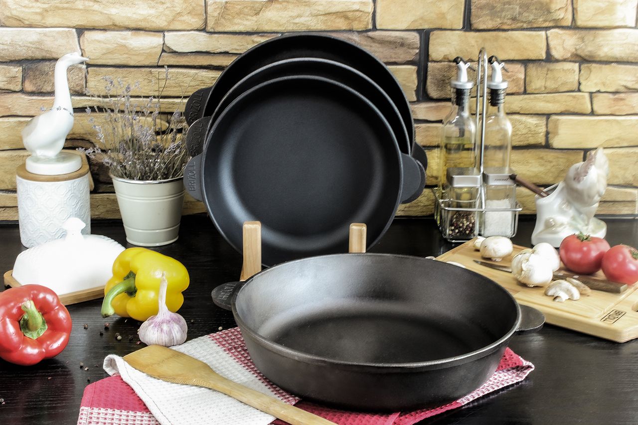 Cast iron frying pan with cast handles 260 х 60 mm