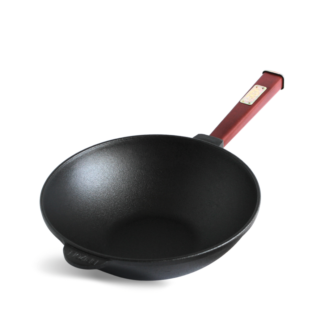 Cast iron WOK pan 2,2 l with wooden Bordeaux handle and glass lid
