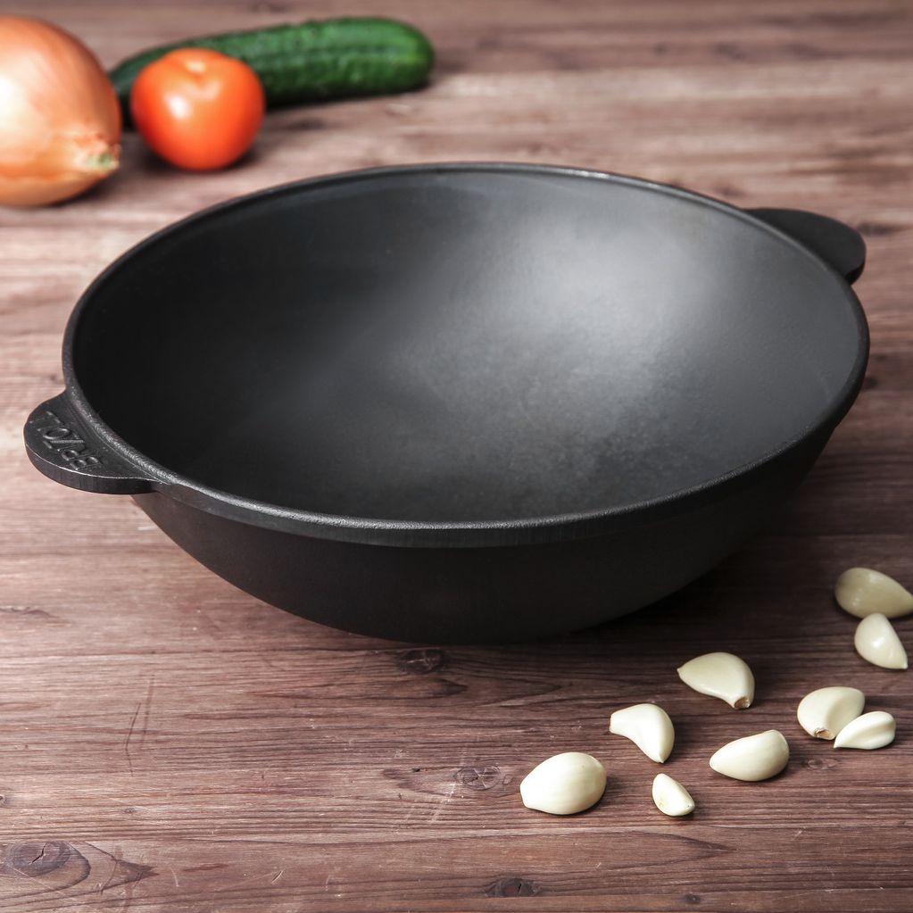 Cast iron WOK pan with а lid 4,7 l