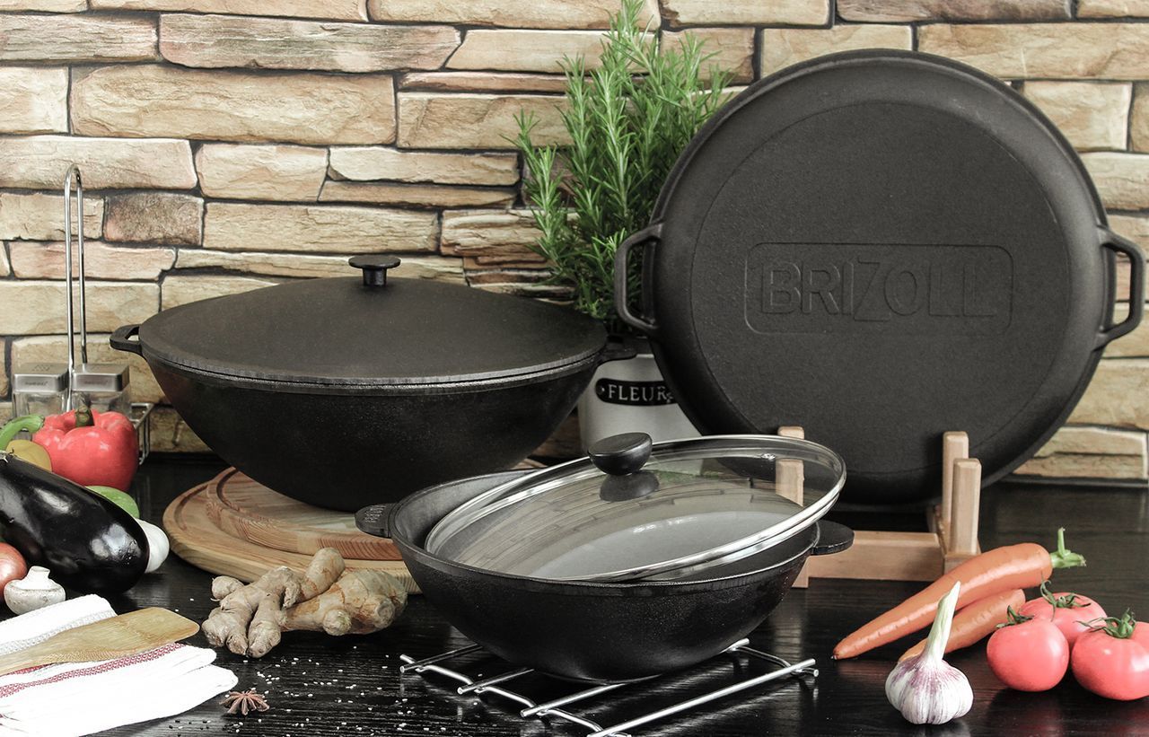 Cast iron pan WOK 8 L WITH Aluminium LID and a stand