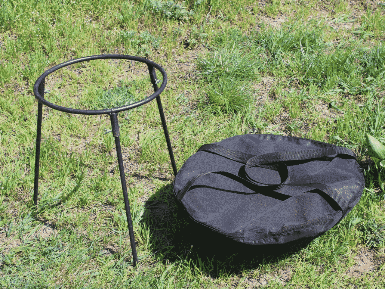 Cast iron asian cauldron 15 L with a bag and a stand